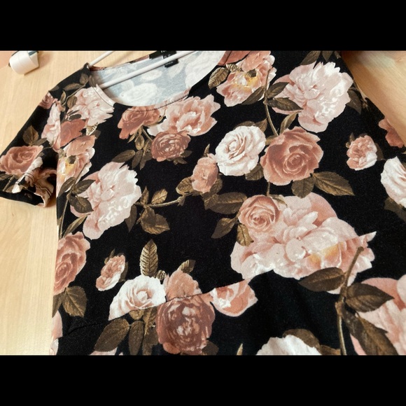 Forever 21 short sleeve floral dress - Picture 2 of 6